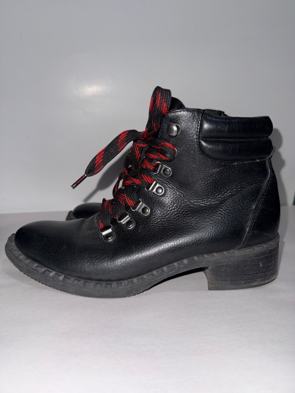 Gentle souls by Kenneth Cole Brooklyn lace up boot size 8